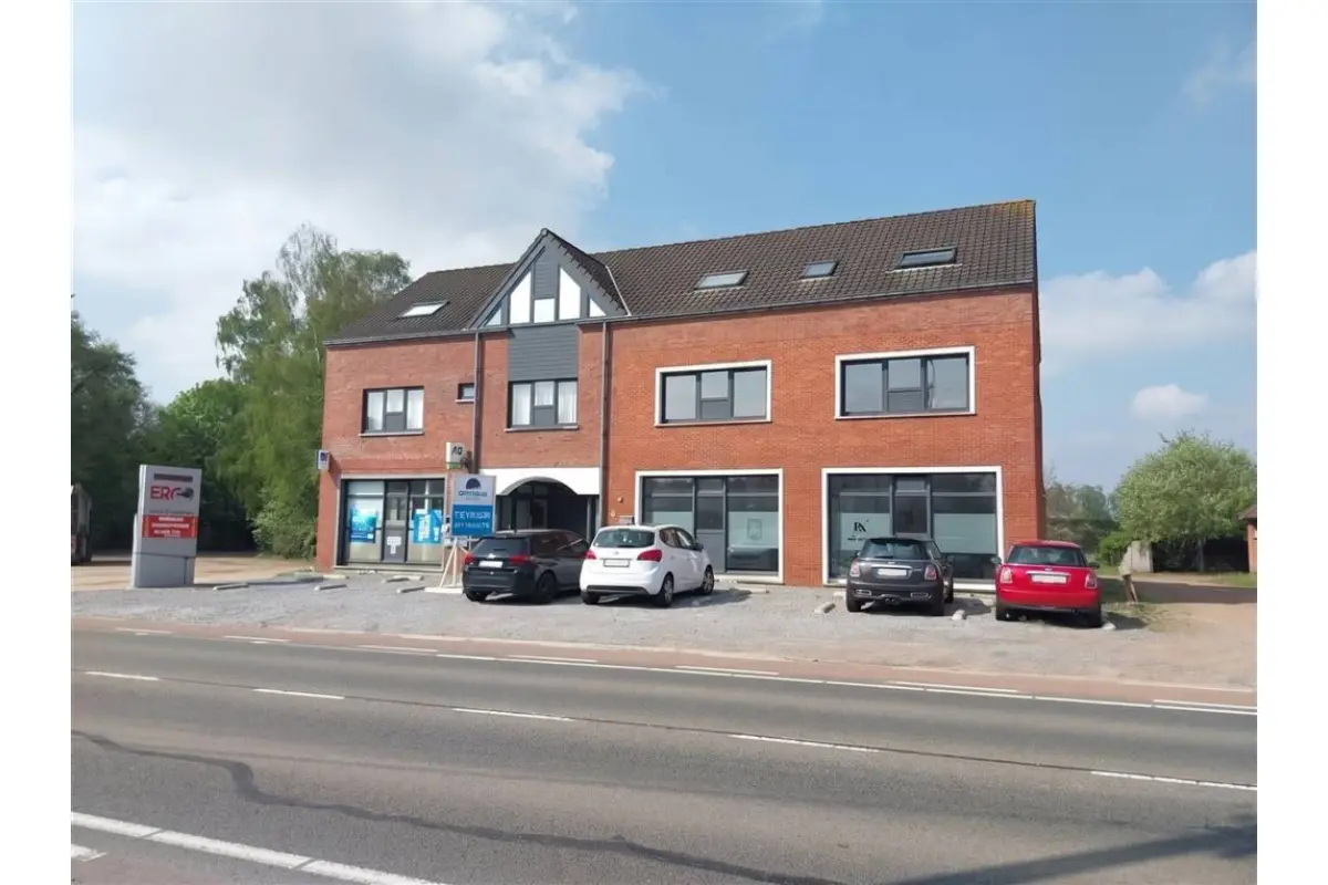 Handelszaak te  huur in Beringen 3580 1100.00€  slaapkamers 154.00m² - Zoekertje 743235