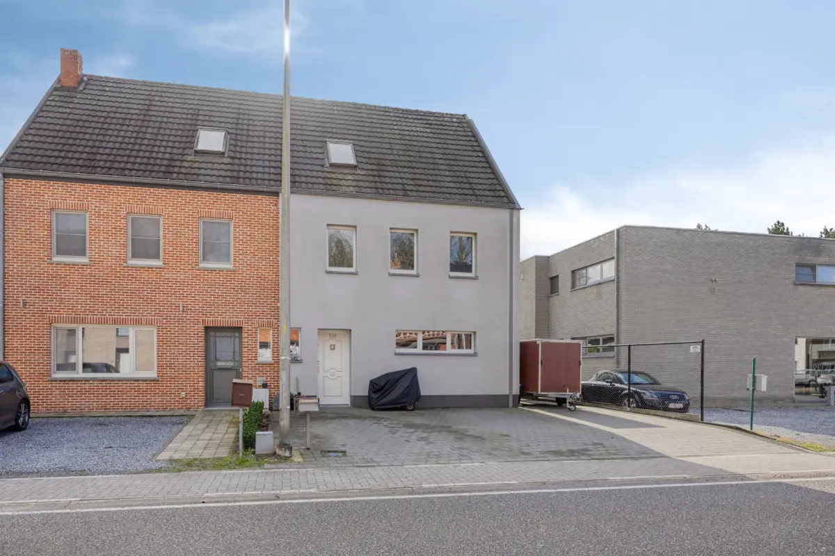 Huis te  koop in Zonhoven 3520 340000.00€ 5 slaapkamers 196.00m² - Zoekertje 743822