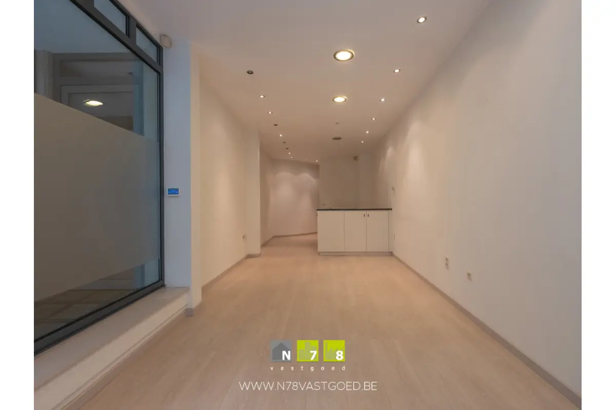 Handelszaak te  huur in Maaseik 3680 600.00€  slaapkamers 80.00m² - Zoekertje 744067
