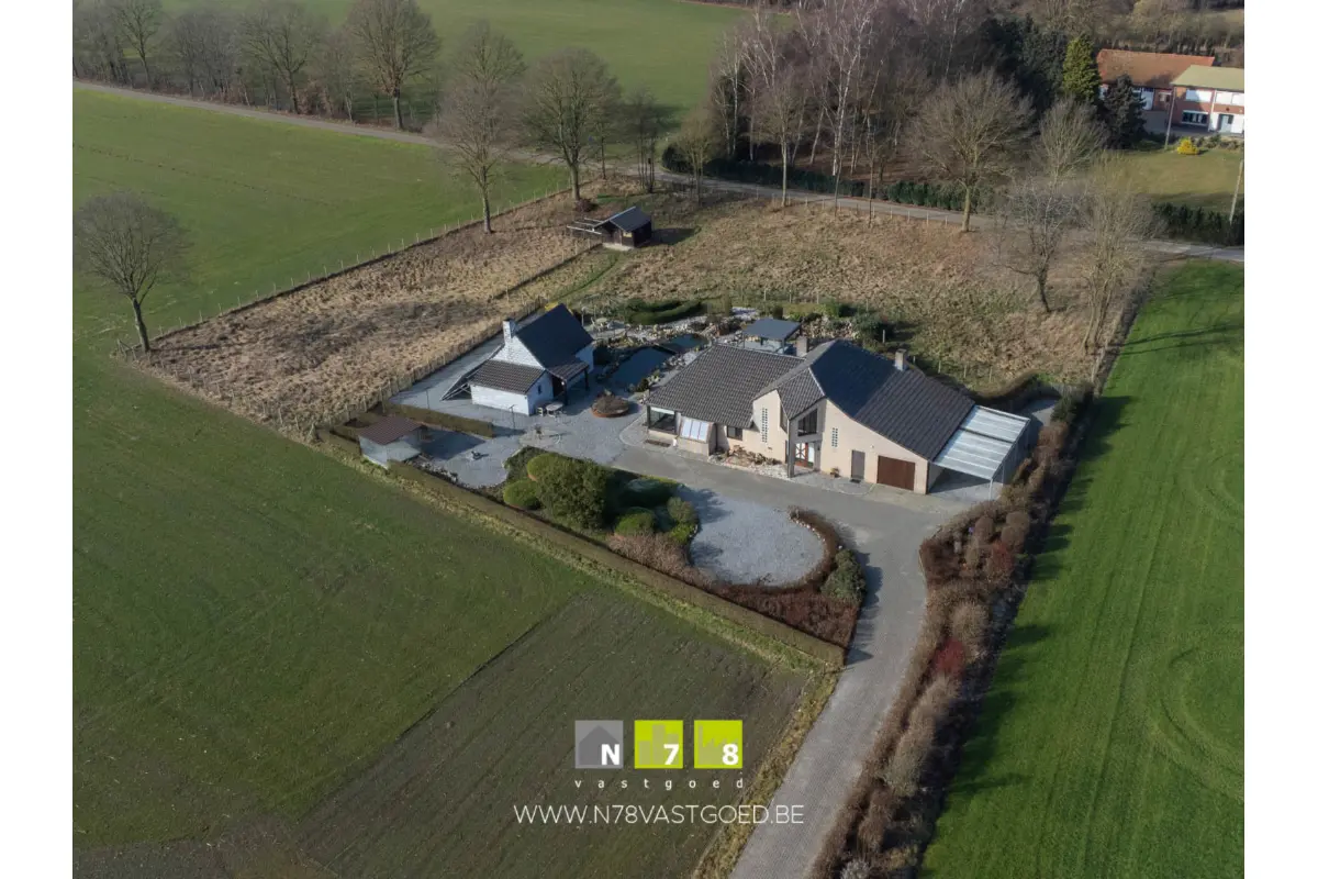 Huis te  koop in Meeuwen-Gruitrode 3670 435000.00€ 3 slaapkamers 271.00m² - Zoekertje 744474