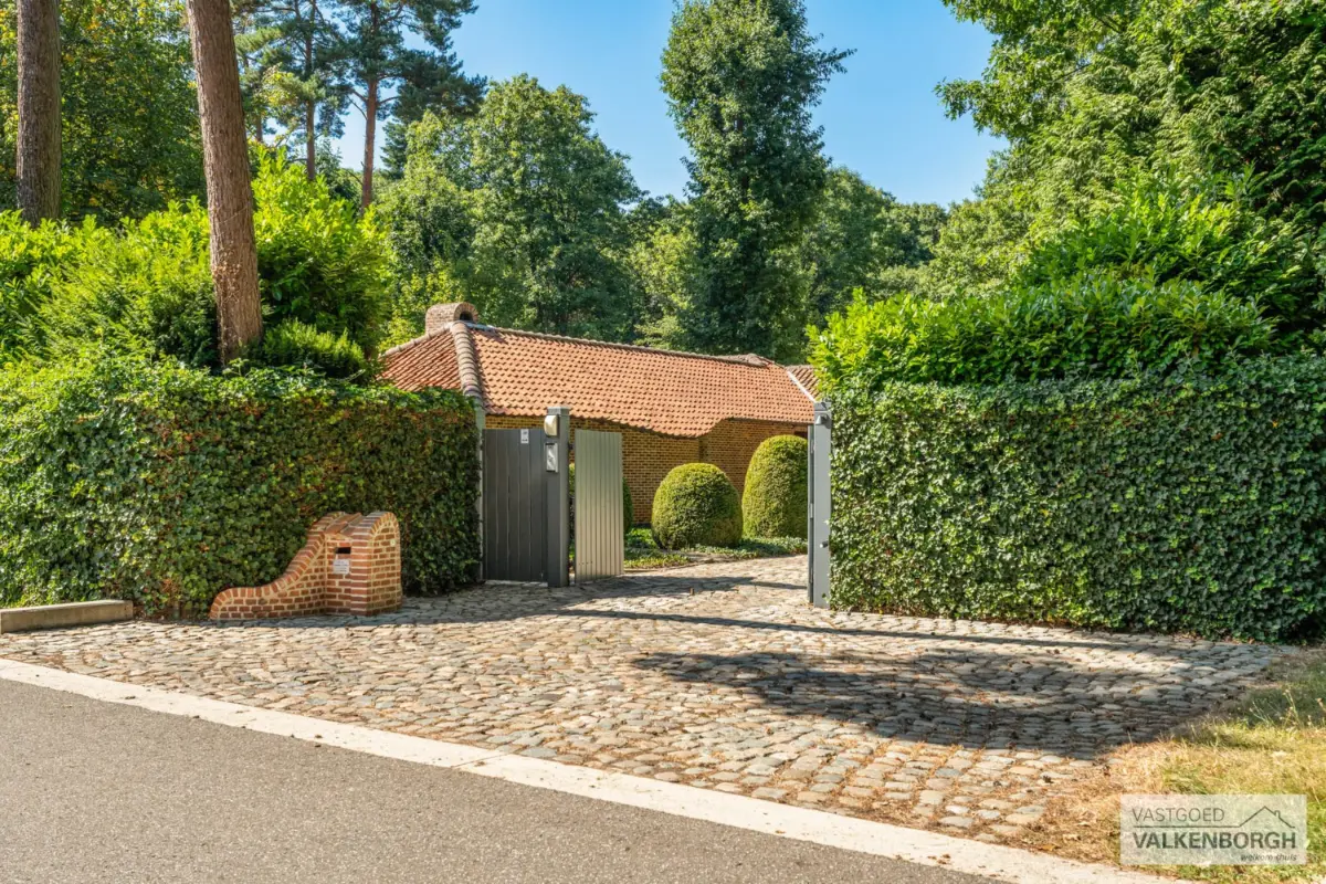 Huis te  koop in Heusden-Zolder 3550 749000.00€ 4 slaapkamers 238.00m² - Zoekertje 746131