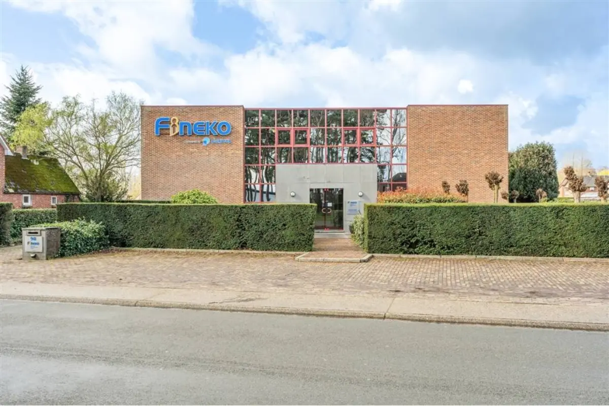 Handelszaak te  koop in Overpelt 3900 985000.00€  slaapkamers 781.00m² - Zoekertje 745573