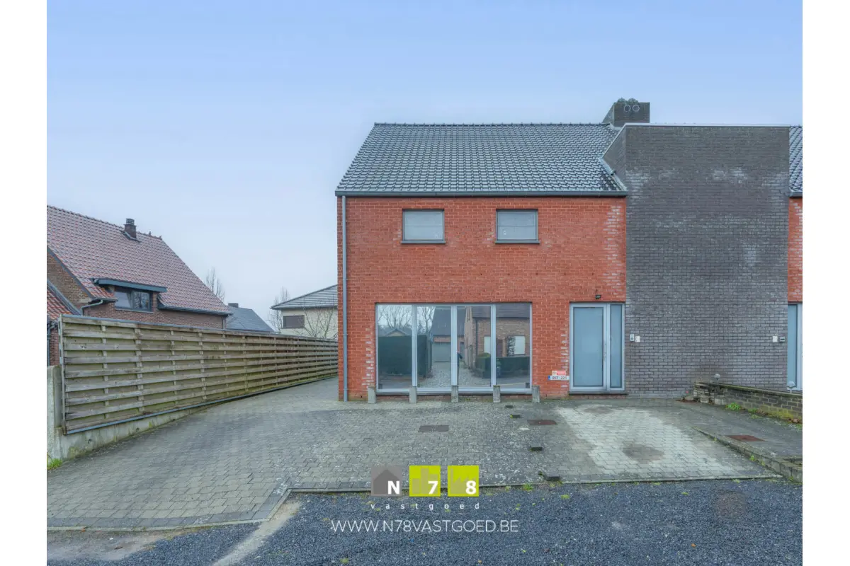 Mixgebouw te  koop in Meeuwen 3670 379000.00€ 4 slaapkamers 161.26m² - Zoekertje 747270