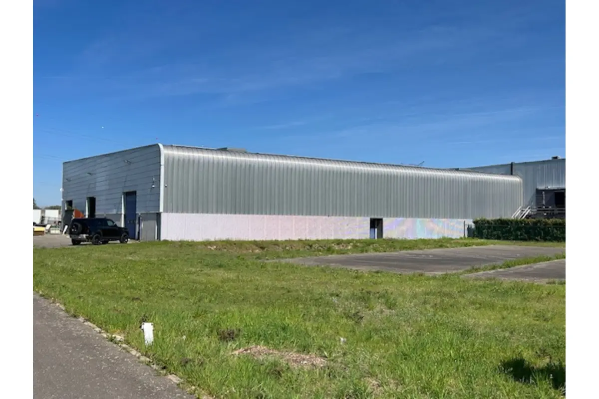 Handelszaak te  huur in Bree 3960 9500.00€  slaapkamers 2000.00m² - Zoekertje 748400