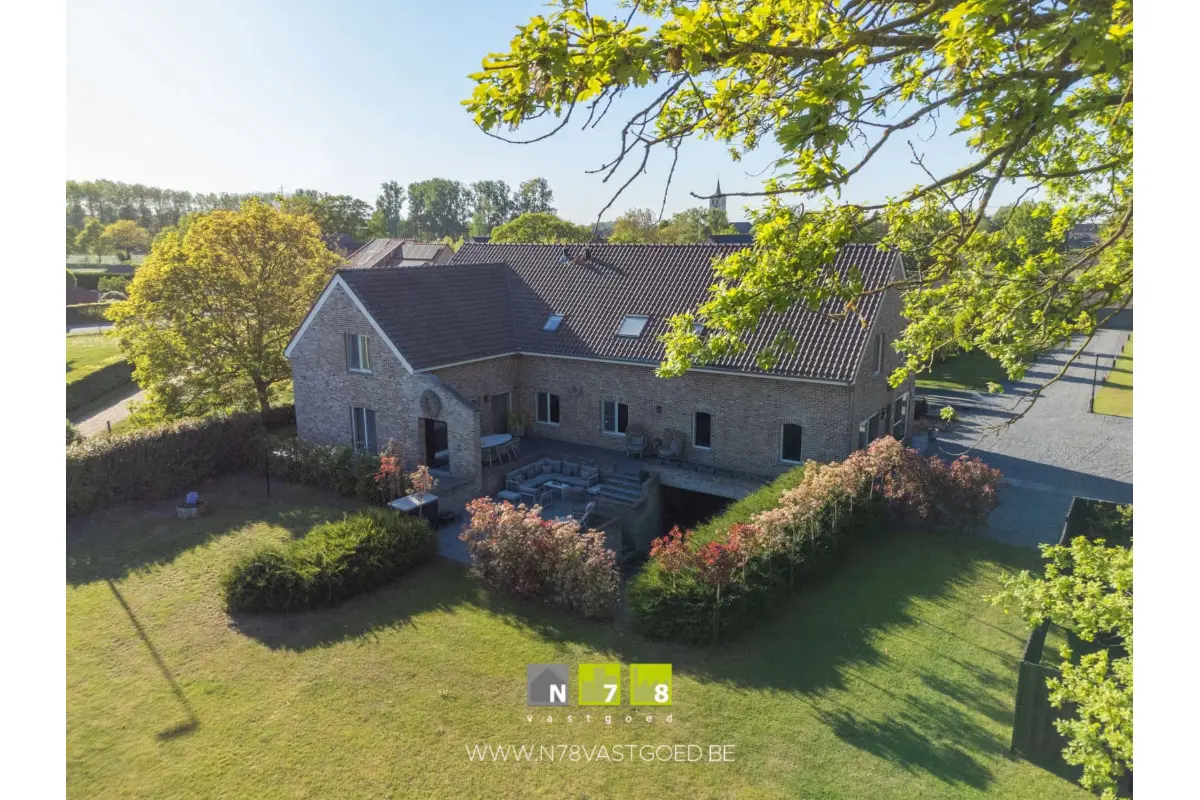 Mixgebouw te  koop in Bree 3960 1095000.00€ 5 slaapkamers 412.00m² - Zoekertje 750128