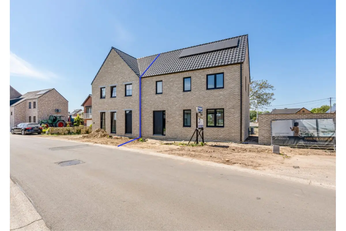 Huis te  koop in Neeroeteren 3680 340500.00€ 3 slaapkamers m² - Zoekertje 750081
