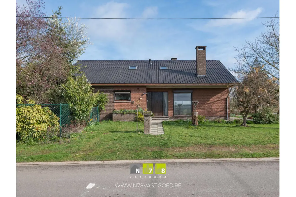 Huis te  koop in Maaseik 3680 299000.00€ 5 slaapkamers 177.00m² - Zoekertje 752276