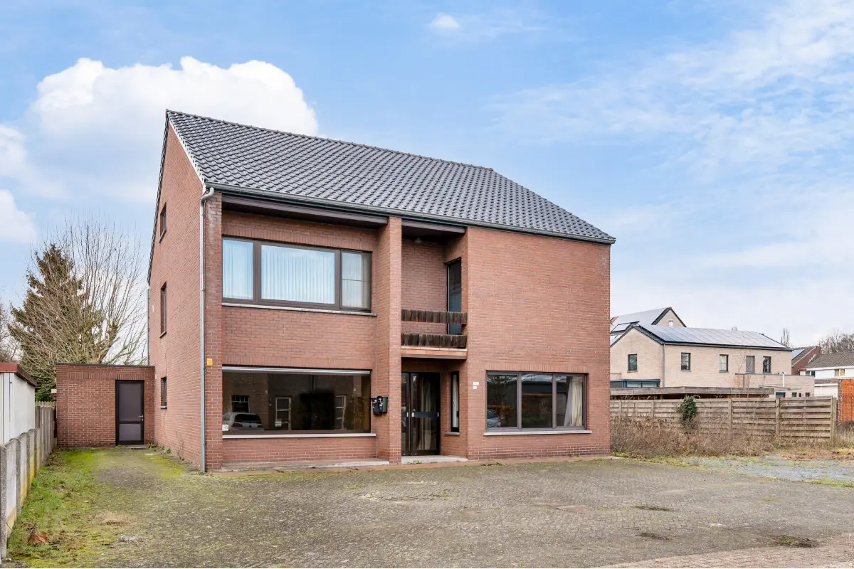 Appartement te  koop in Lommel 3920 369000.00€ 6 slaapkamers 315.00m² - Zoekertje 756992