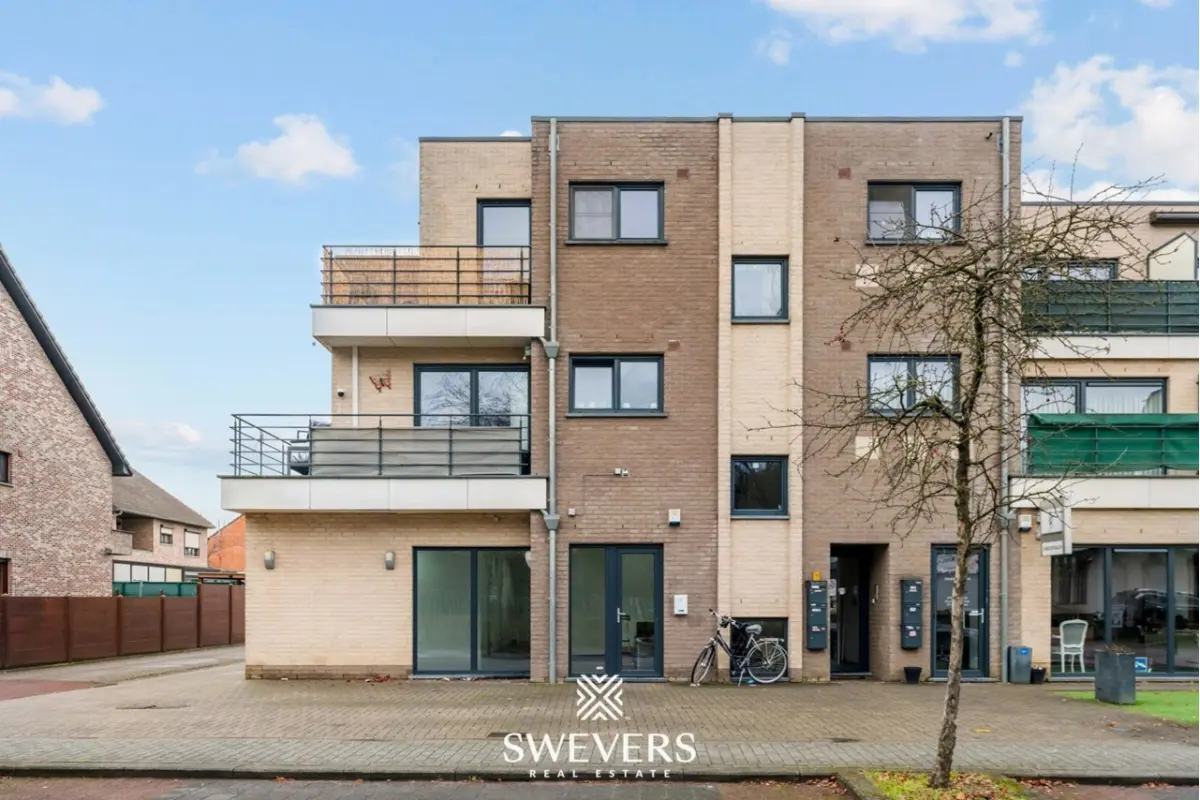 Handelszaak te  huur in Heusden-Zolder 3550 975.00€  slaapkamers m² - Zoekertje 758442