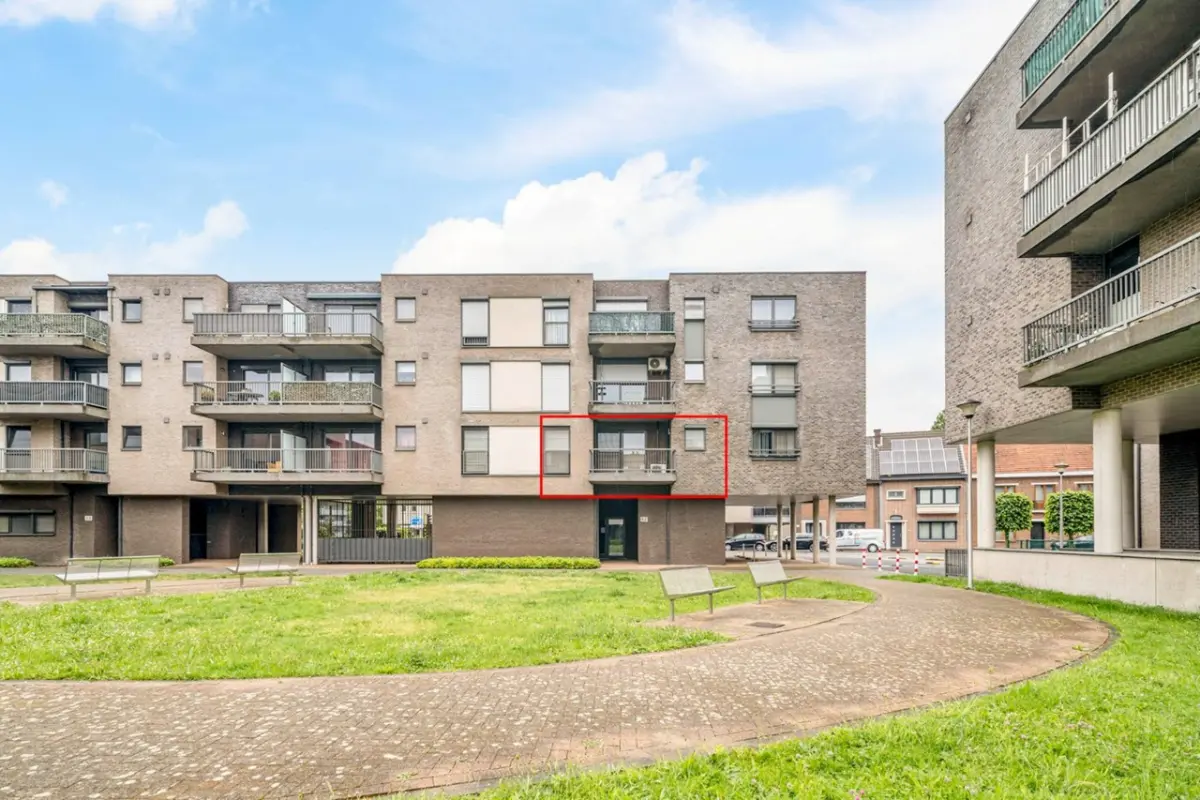 Appartement te  koop in Maaseik 3680 210000.00€ 1 slaapkamers m² - Zoekertje 758428