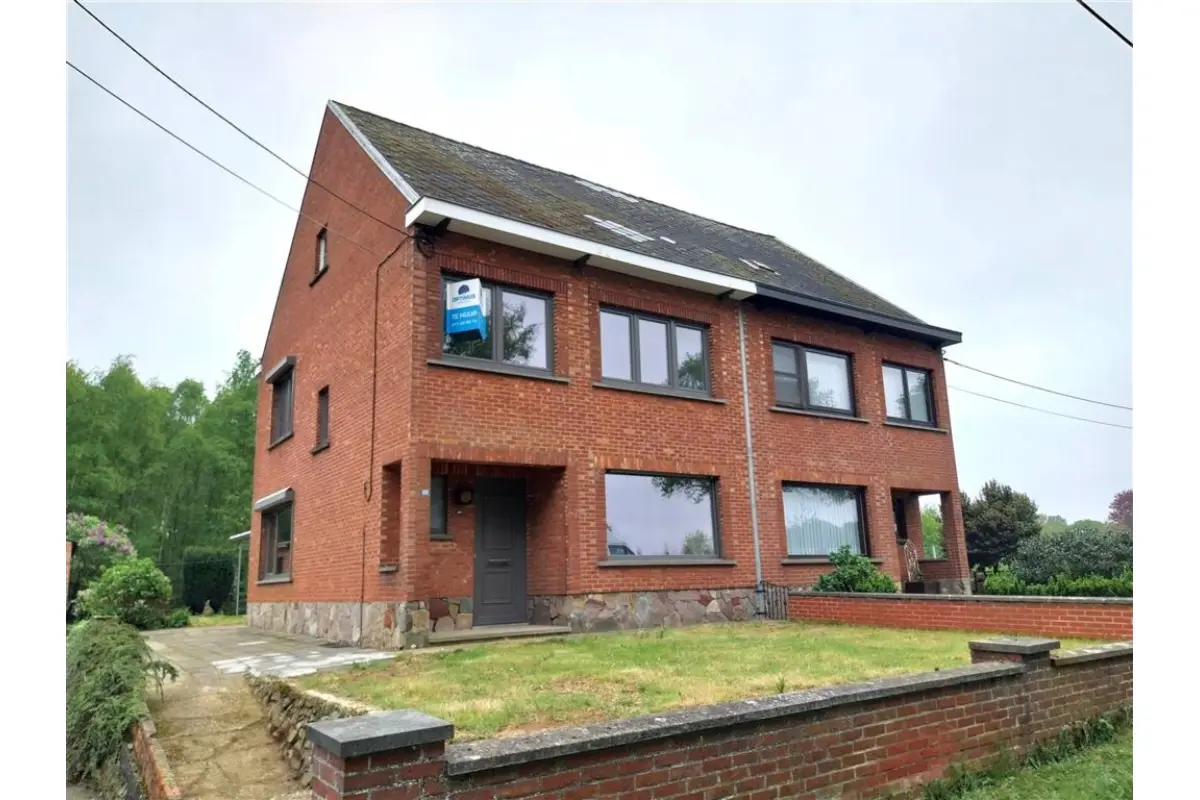 Huis te  huur in Paal 3583 1100.00€ 3 slaapkamers 137.00m² - Zoekertje 760817