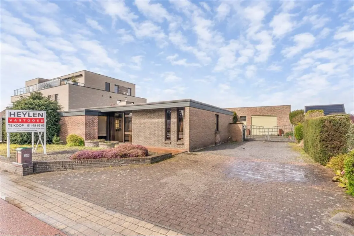 Bungalow te  koop in Lommel 3920 570000.00€ 3 slaapkamers 112.00m² - Zoekertje 762152
