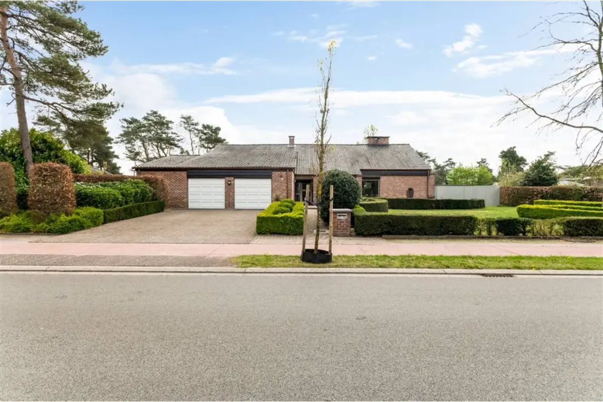 Villa te  koop in Lommel 3920 585000.00€ 5 slaapkamers 300.00m² - Zoekertje 762102
