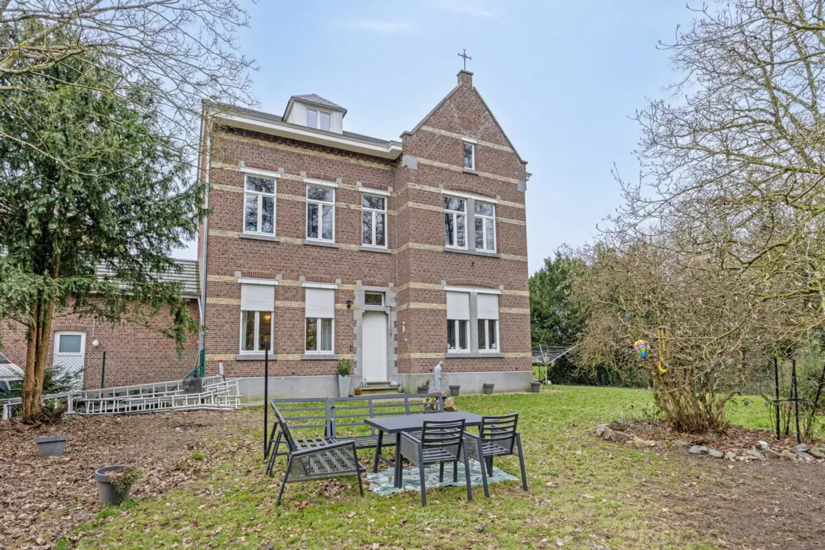 Herenhuis te  koop in Meeuwen-Gruitrode 3670 479000.00€ 5 slaapkamers 406.00m² - Zoekertje 762709