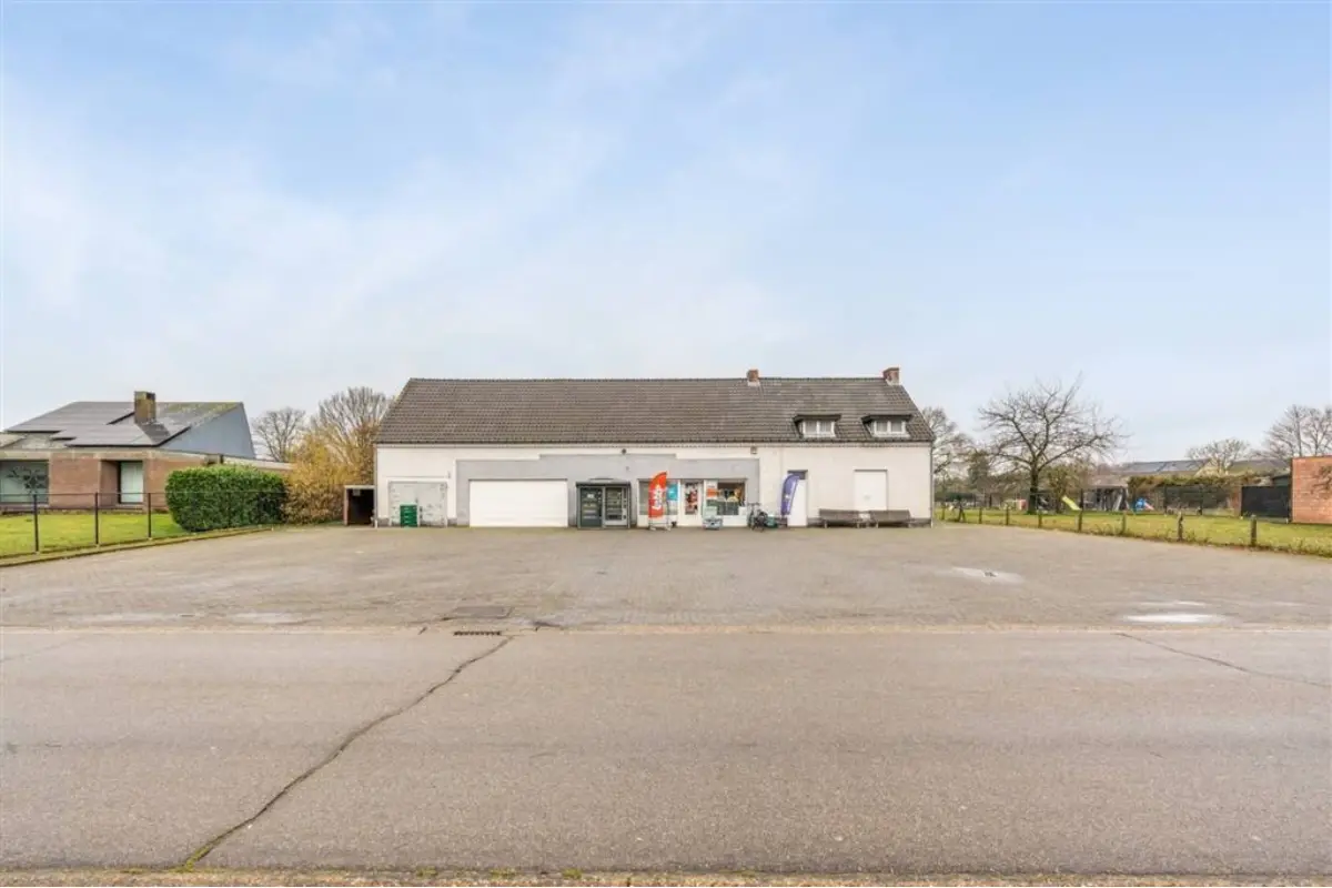 Handelszaak te  koop in Heusden-Zolder 3550 439000.00€ 3 slaapkamers 479.00m² - Zoekertje 765259