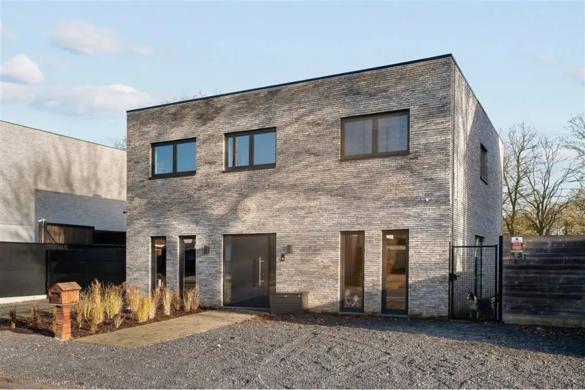Huis te  koop in Beringen 3580 599000.00€ 5 slaapkamers 240.00m² - Zoekertje 764385
