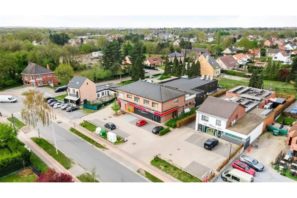 Handelszaak te  koop in Genk 3600 1699000.00€ 3 slaapkamers 254.00m² - Zoekertje 765240