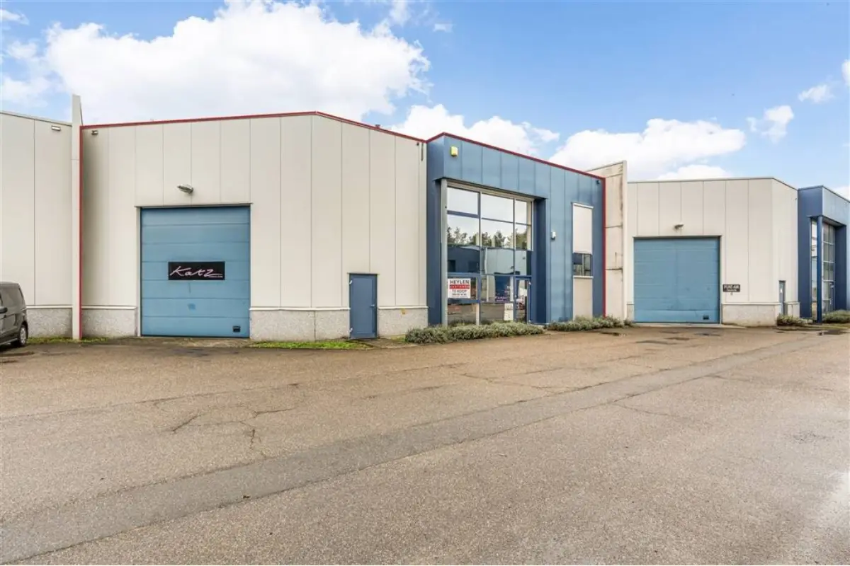 Handelszaak te  koop in Genk 3600 545000.00€  slaapkamers 635.60m² - Zoekertje 765217