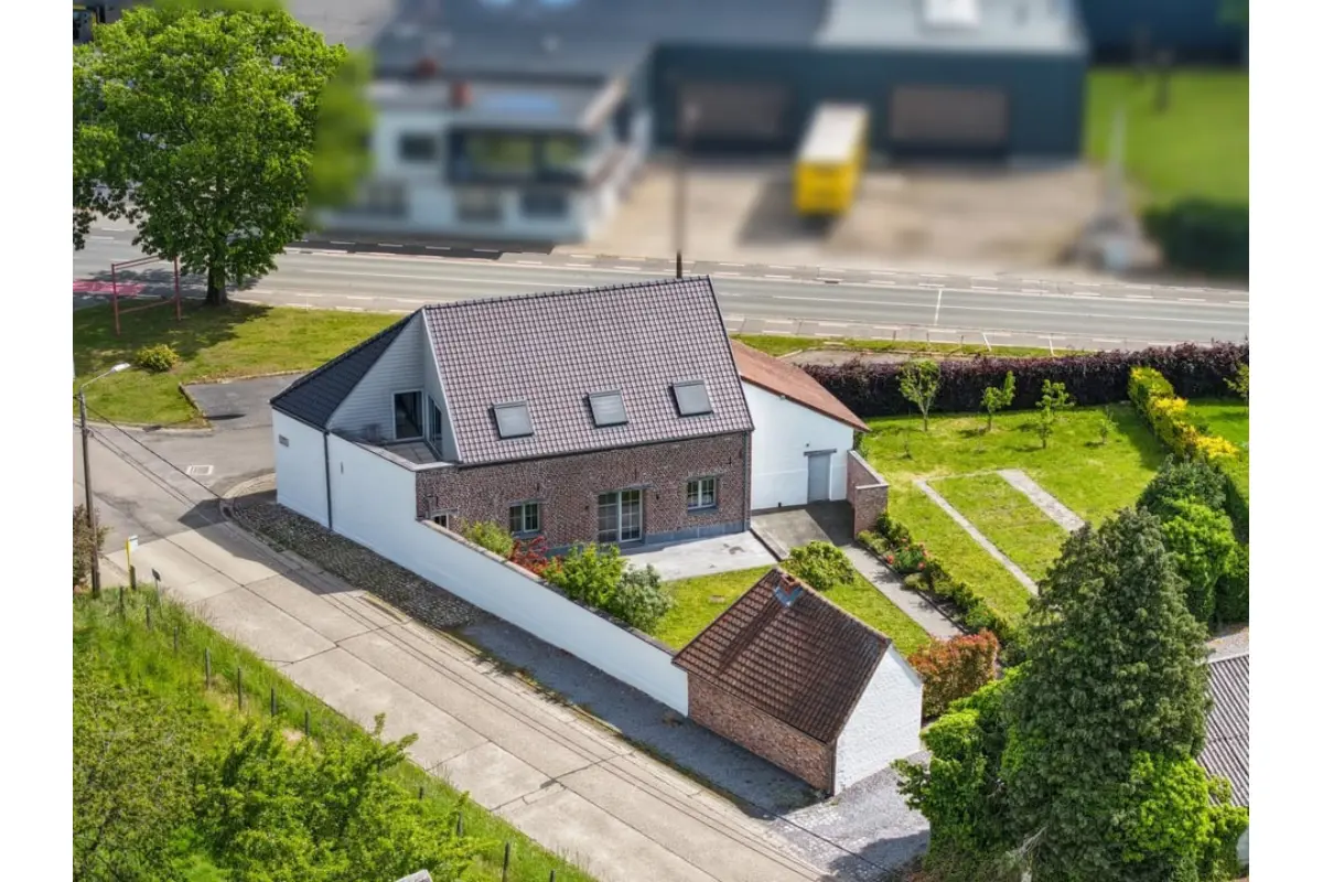 Huis te  koop in Zepperen 3800 439000.00€ 6 slaapkamers 219.00m² - Zoekertje 766355