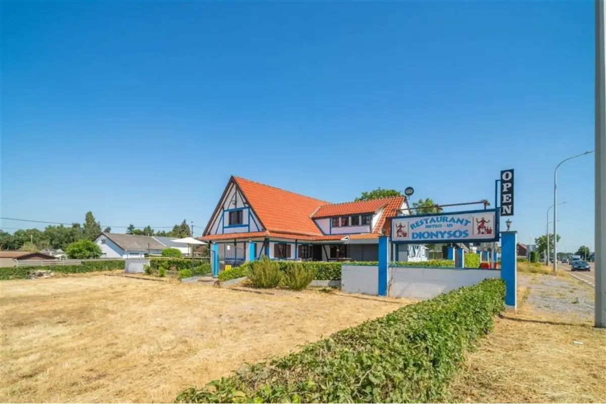 Handelszaak te  koop in Maaseik 3680 695000.00€ 2 slaapkamers 430.00m² - Zoekertje 768283