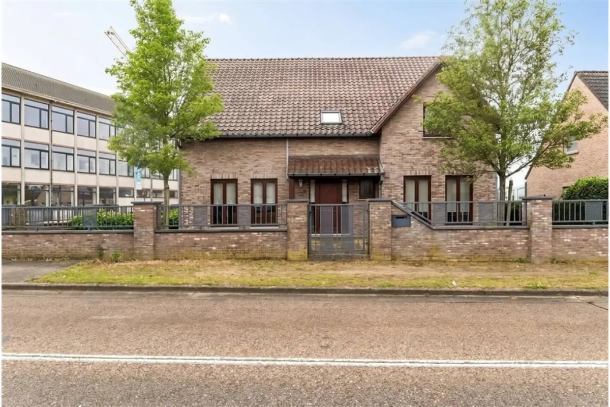 Huis te  koop in Leopoldsburg 3970 496000.00€ 6 slaapkamers 240.00m² - Zoekertje 775908