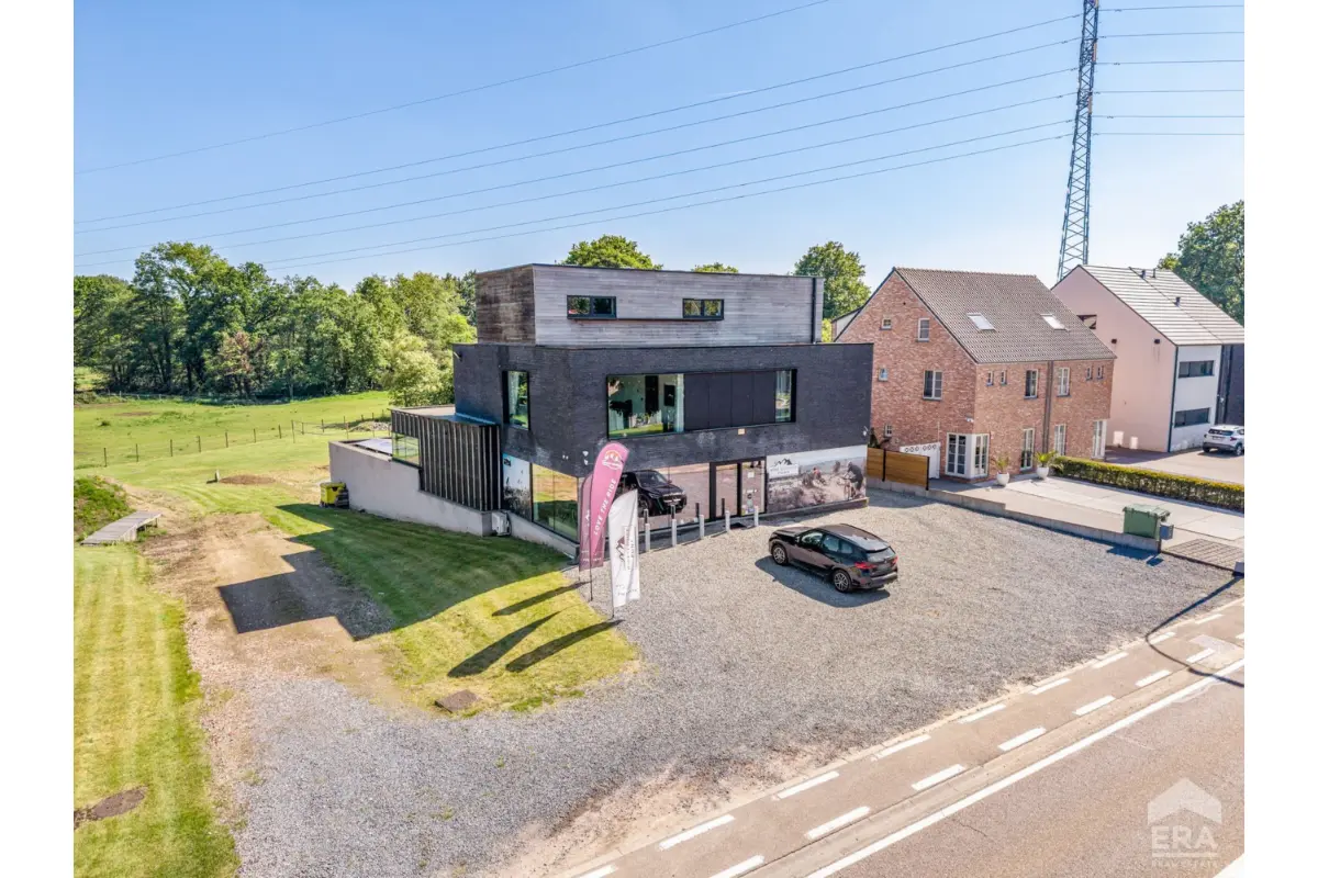 Handelszaak te  koop in Houthalen-Helchteren 3530 925000.00€  slaapkamers 673.00m² - Zoekertje 777615