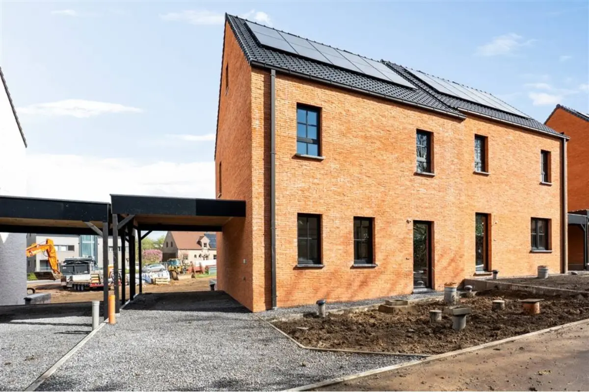 Huis te  koop in Berg 3700 415066.00€ 4 slaapkamers 242.00m² - Zoekertje 780906