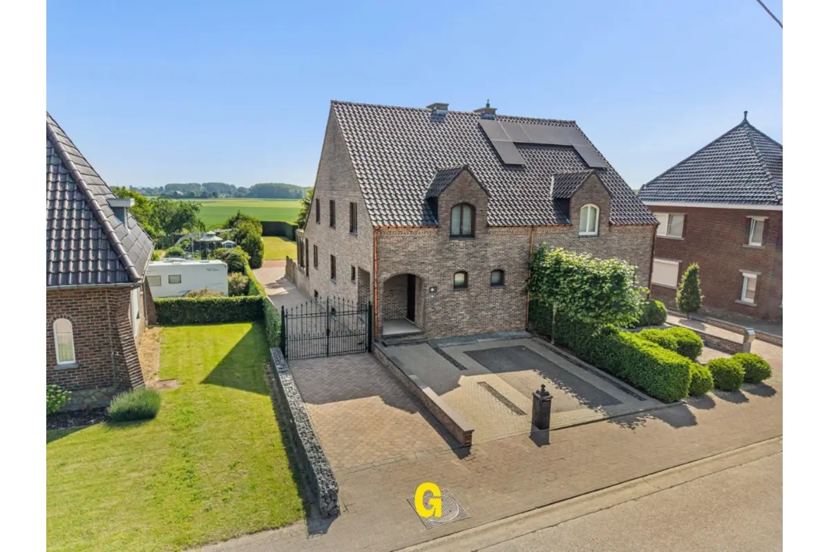 Huis te  koop in Bilzen 3740 345000.00€ 3 slaapkamers 182.00m² - Zoekertje 784556