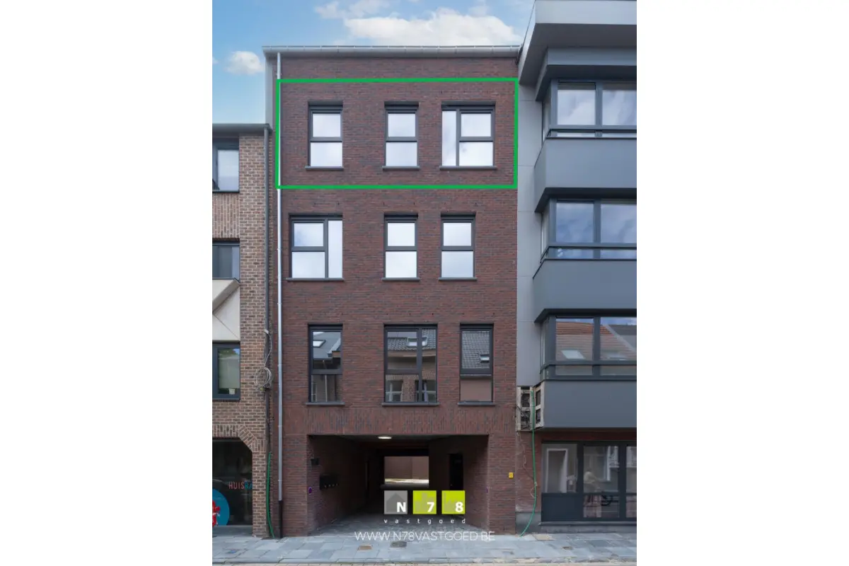 Appartement te  huur in Maaseik 3680 1100.00€ 2 slaapkamers m² - Zoekertje 783541