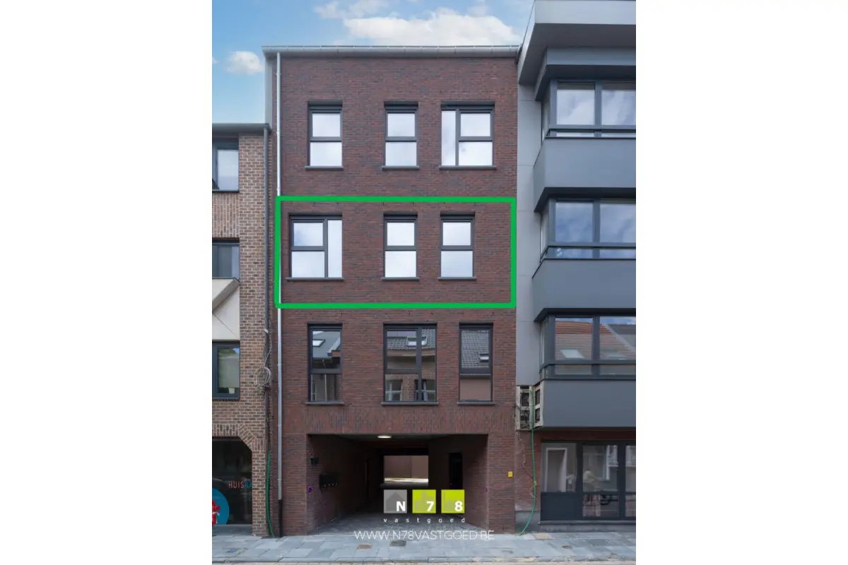 Appartement te  huur in Maaseik 3680 1100.00€ 2 slaapkamers m² - Zoekertje 783540