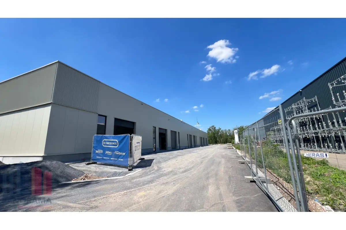 Handelszaak te  koop in Genk 3600 830250.00€  slaapkamers 615.00m² - Zoekertje 784391