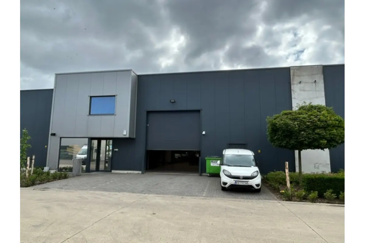Handelszaak te  huur in Overpelt 3900 2499.00€  slaapkamers m² - Zoekertje 784466