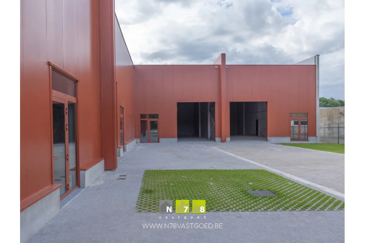 Handelszaak te  koop in Maasmechelen 3630 303000.00€  slaapkamers 242.00m² - Zoekertje 784689