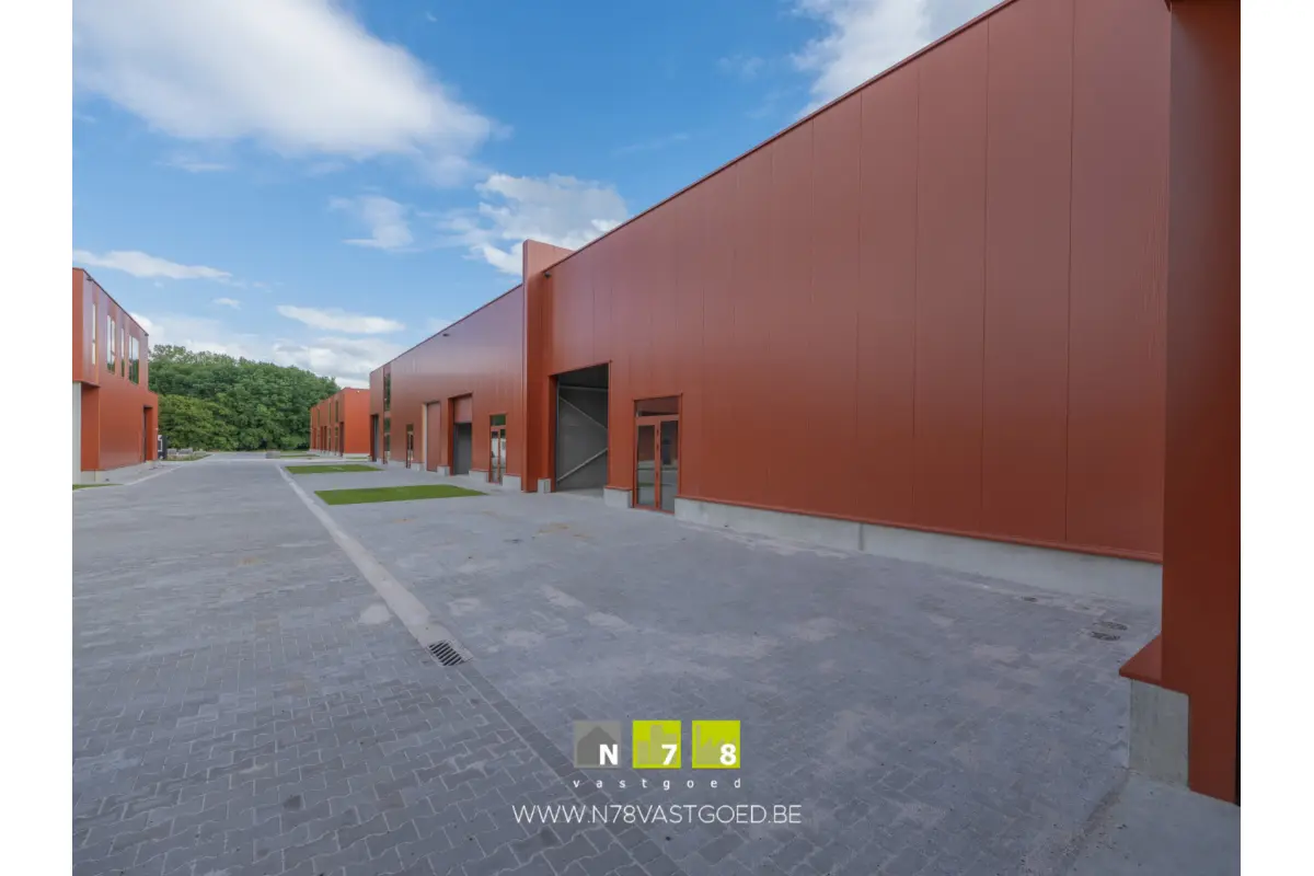 Handelszaak te  koop in Maasmechelen 3630 489000.00€  slaapkamers 391.00m² - Zoekertje 784688
