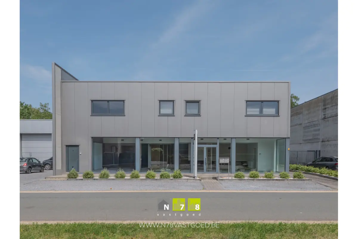 Handelszaak te  huur in As 3665 4100.00€  slaapkamers 1002.61m² - Zoekertje 785095