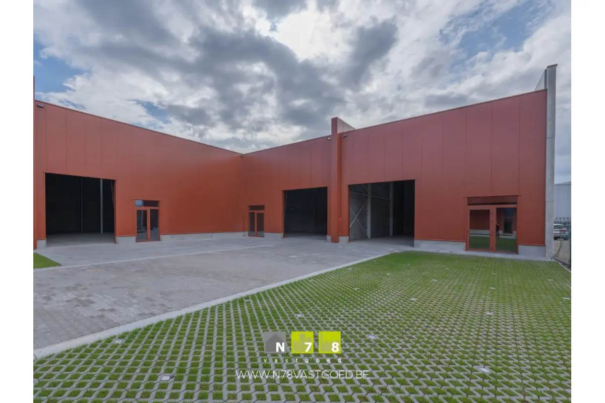 Handelszaak te  koop in Maasmechelen 3630 263000.00€  slaapkamers 210.00m² - Zoekertje 784690