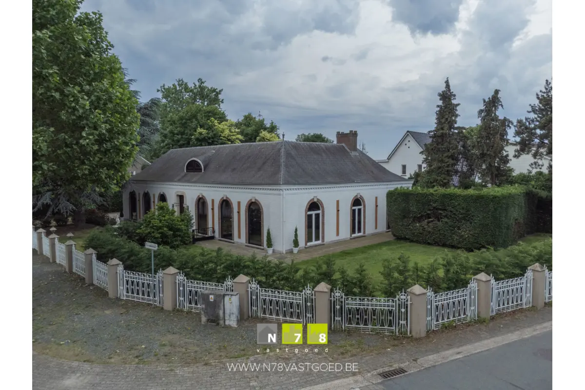 Huis te  koop in Maaseik 3680 679000.00€ 3 slaapkamers 330.00m² - Zoekertje 785552