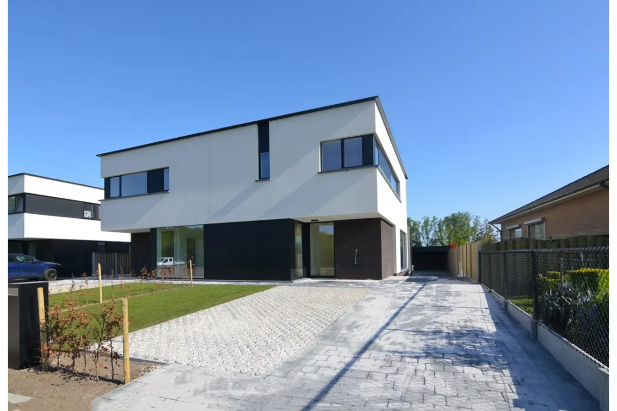 Huis te  huur in Maaseik 3680 1700.00€ 3 slaapkamers m² - Zoekertje 786029