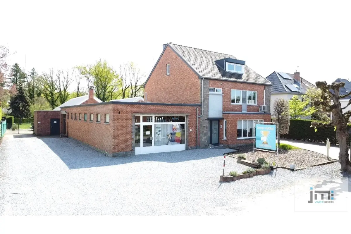 Handelszaak te  koop in Hasselt 3500 845000.00€ 7 slaapkamers m² - Zoekertje 786402