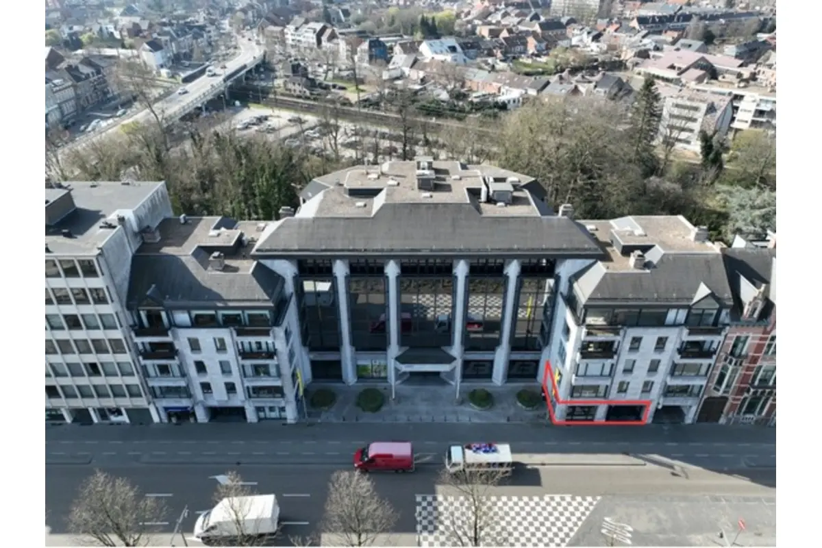 Handelszaak te  huur in Hasselt 3500 2950.00€  slaapkamers 255.00m² - Zoekertje 786408