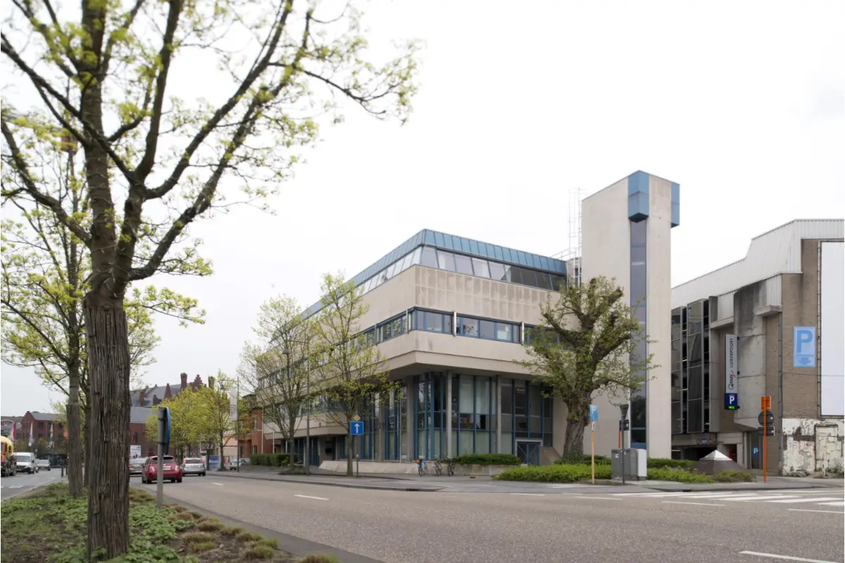 Handelszaak te  huur in Hasselt 3500 4600.00€  slaapkamers 603.00m² - Zoekertje 786816