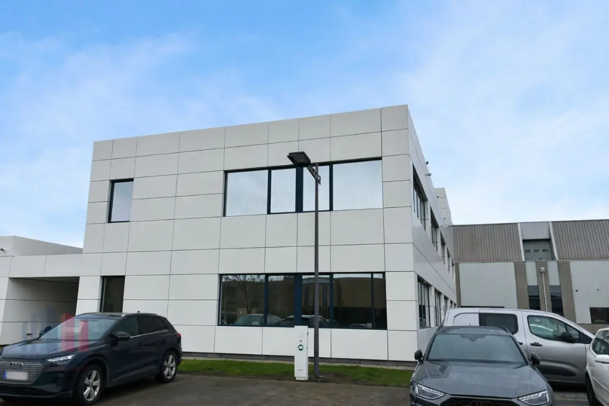 Handelszaak te  huur in Hasselt 3500 8696.00€  slaapkamers 1054.00m² - Zoekertje 788909