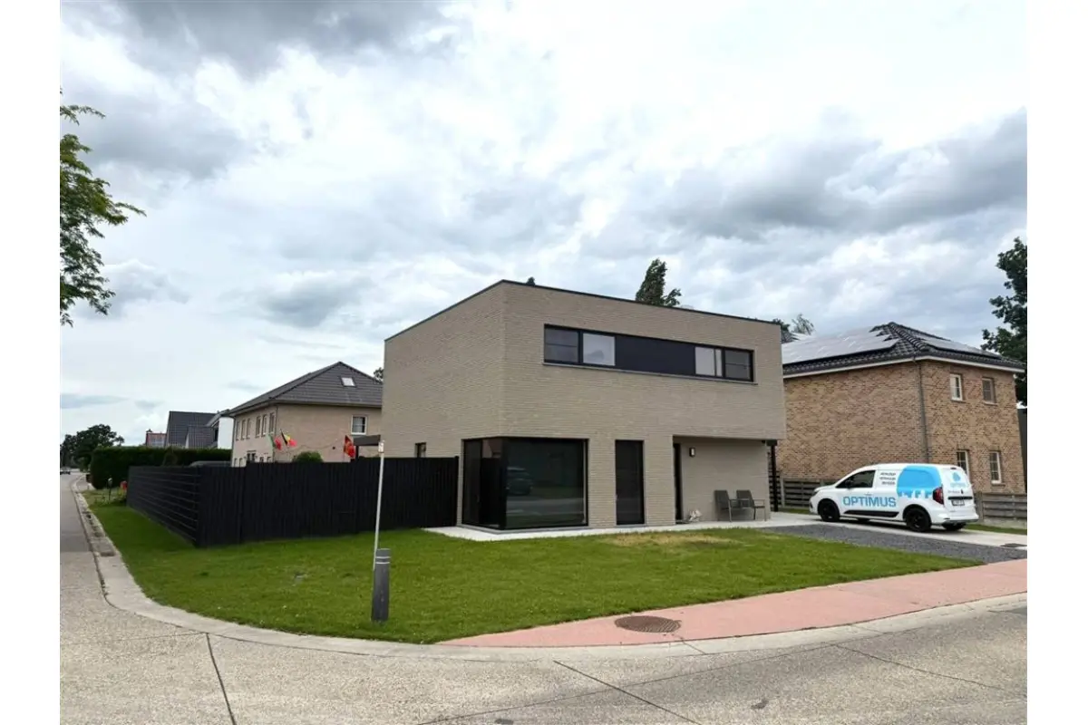 Huis te  huur in Neerpelt 3910 1625.00€ 3 slaapkamers m² - Zoekertje 789287