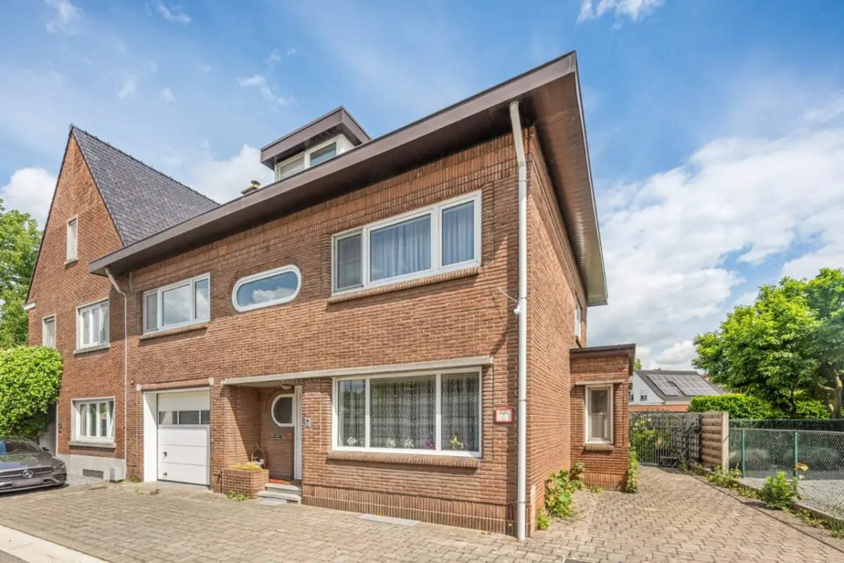 Huis te  koop in Maaseik 3680 369000.00€ 5 slaapkamers m² - Zoekertje 789560