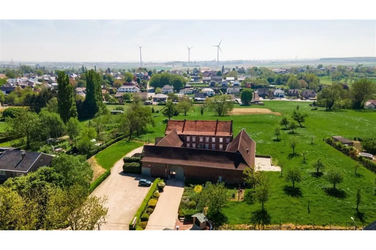 Huis te  koop in Hoeselt 3730 995000.00€ 11 slaapkamers 703.00m² - Zoekertje 790817