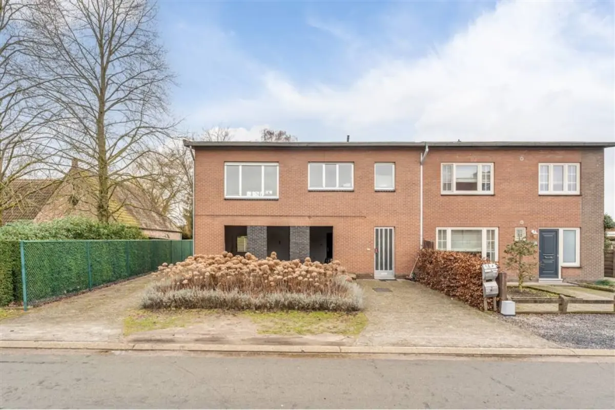 Huis te  koop in Hamont-Achel 3930 230000.00€ 2 slaapkamers 212.00m² - Zoekertje 792304