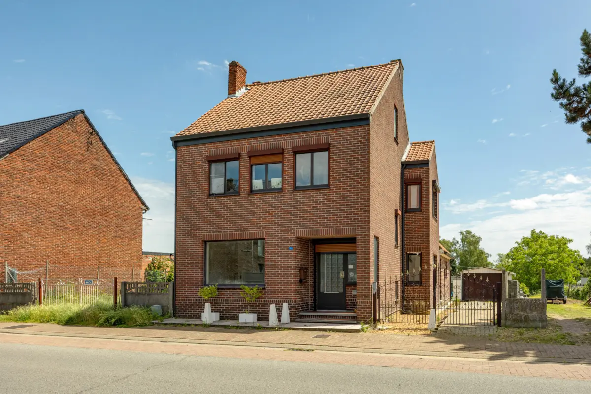 Huis te  koop in Lanaken 3620 325000.00€ 3 slaapkamers m² - Zoekertje 793054