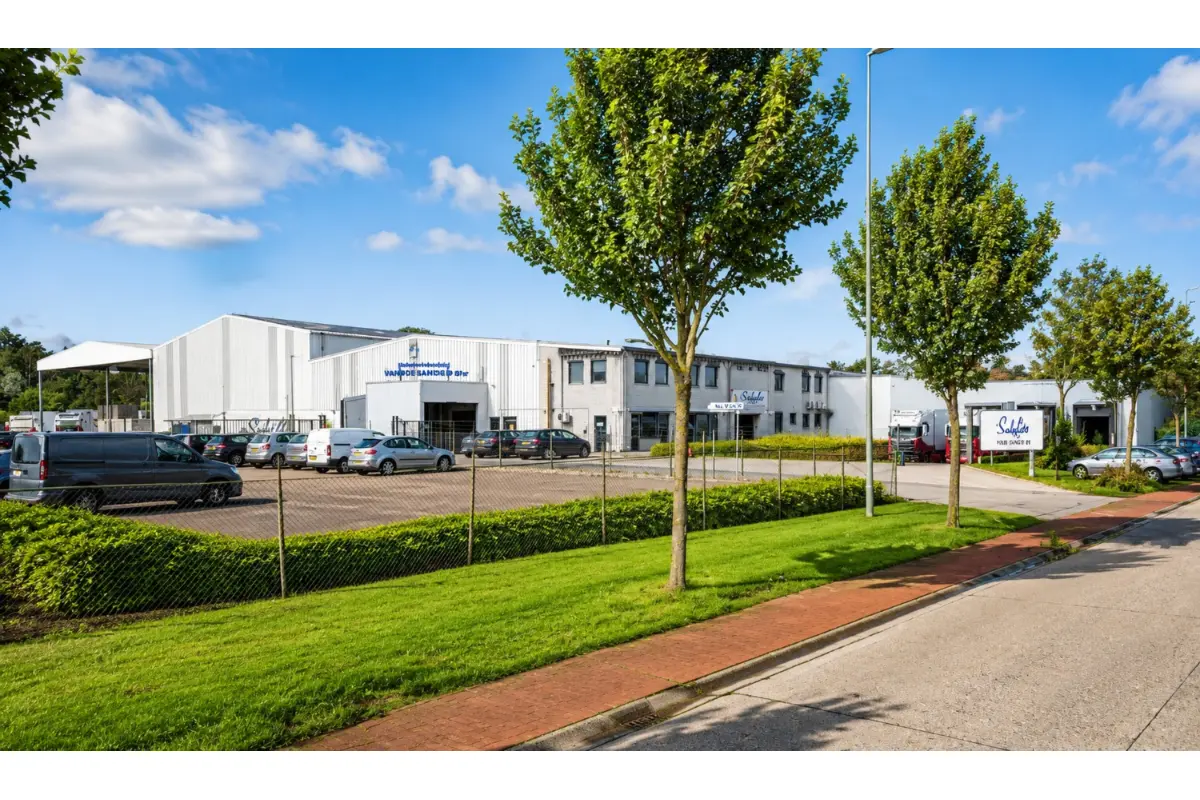 Handelszaak te  koop in Maasmechelen 3630 3950000.00€  slaapkamers 4643.00m² - Zoekertje 794440