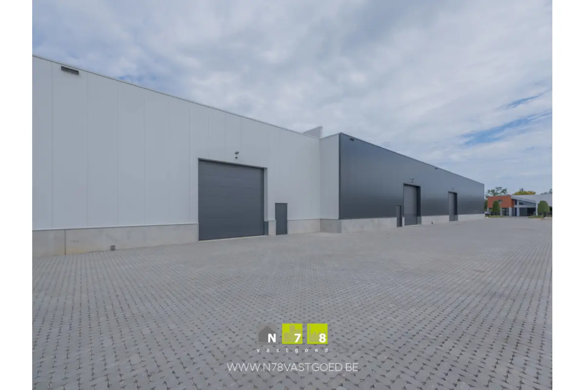 Handelszaak te  koop in Maaseik 3680 432000.00€  slaapkamers 375.00m² - Zoekertje 796549