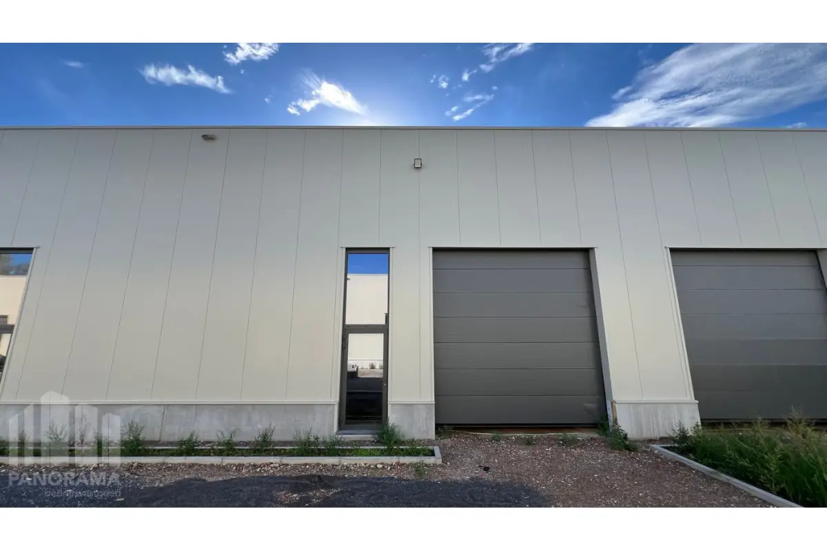 Handelszaak te  huur in Genk 3600 2500.00€  slaapkamers 410.00m² - Zoekertje 806406